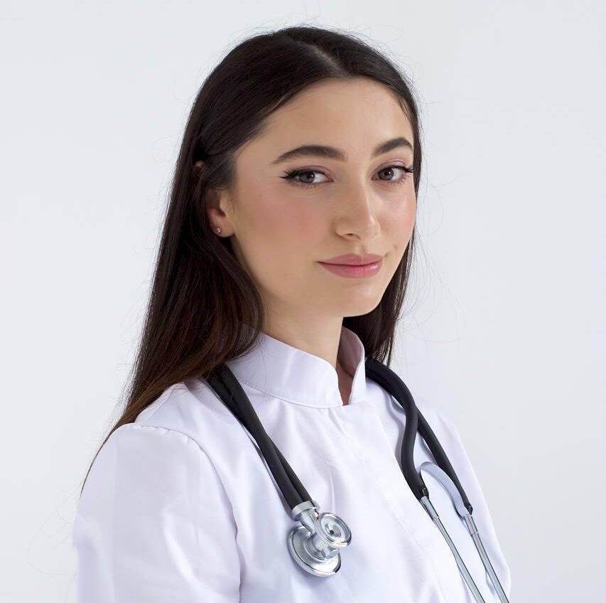 Врачи
